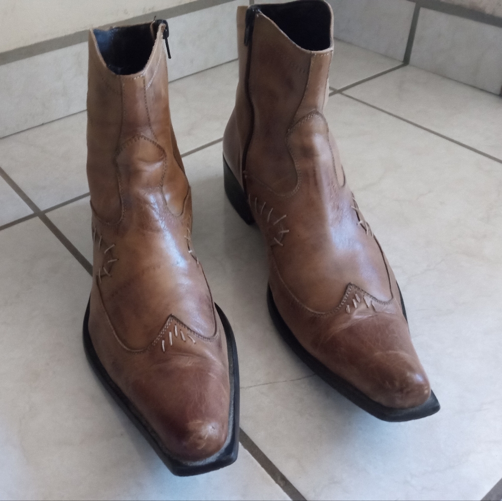 Used Aldo boot size 11 with zipper very good condition